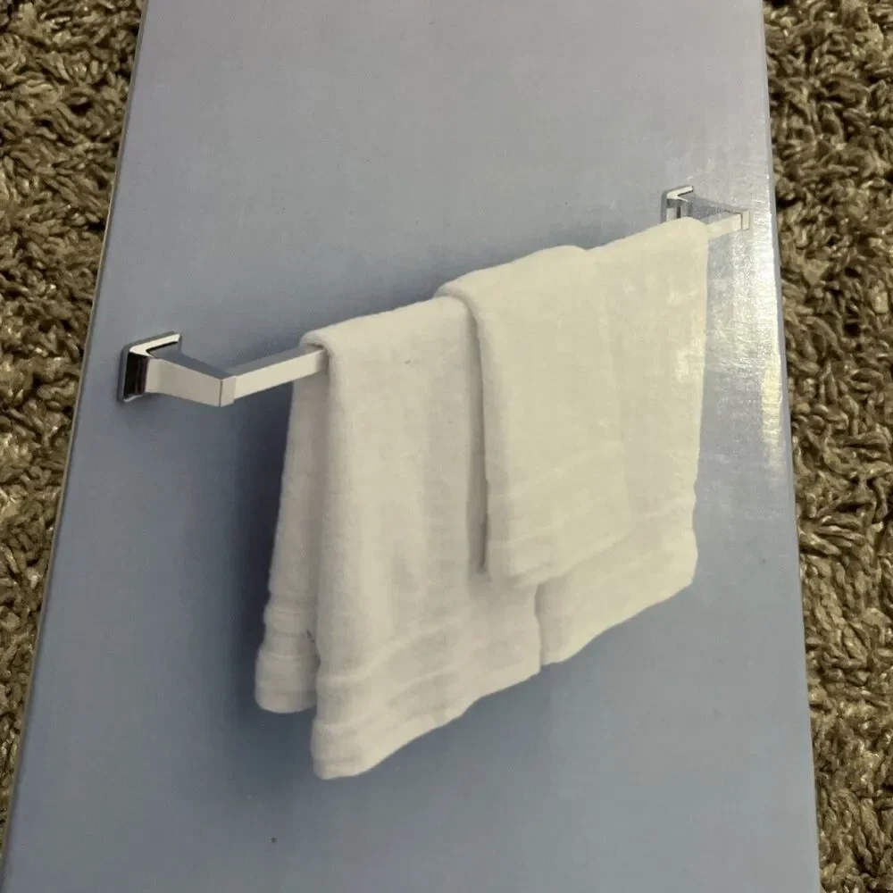 30” OakBrook Collection Towel Bar in Polished Chrome